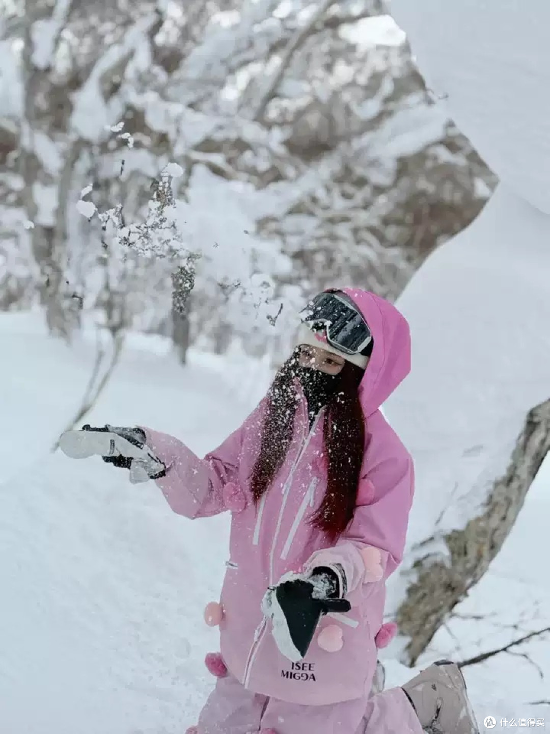 ISEEMIGGA渐变发光滑雪服,甜酷感拉满
