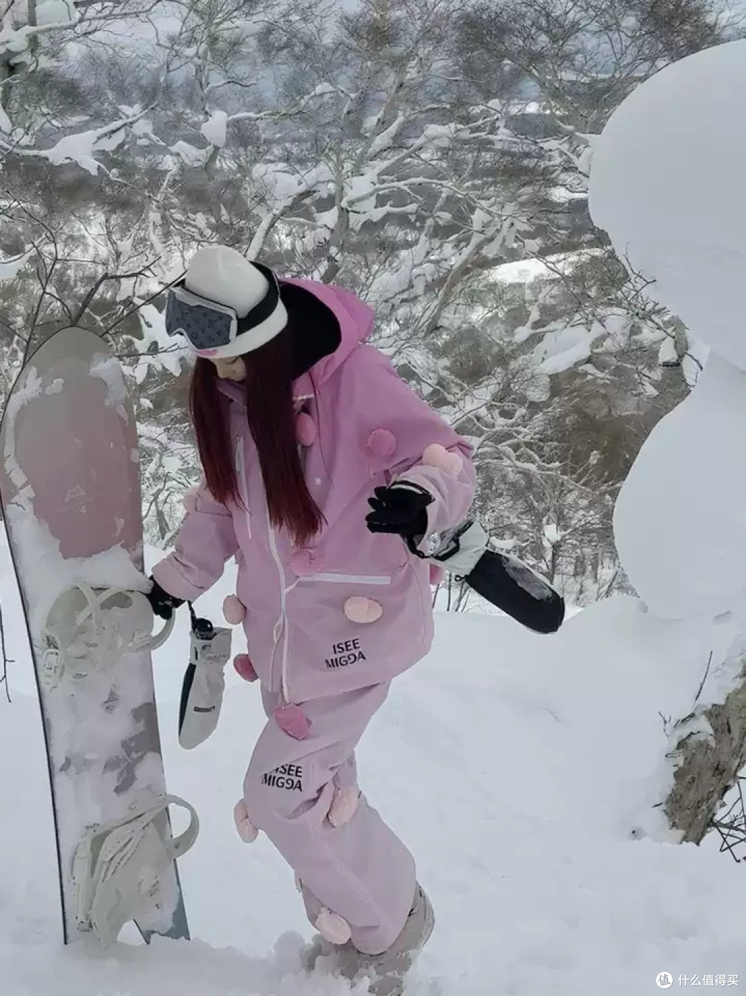 ISEEMIGGA渐变发光滑雪服,甜酷感拉满