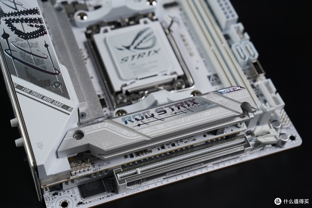 ROG STRIX B850-I GAMING WIFI7 W “迷你吹雪”开箱体验!
