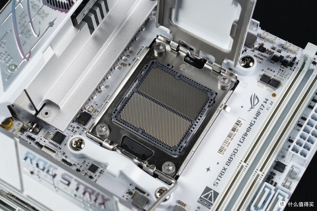 ROG STRIX B850-I GAMING WIFI7 W “迷你吹雪”开箱体验!