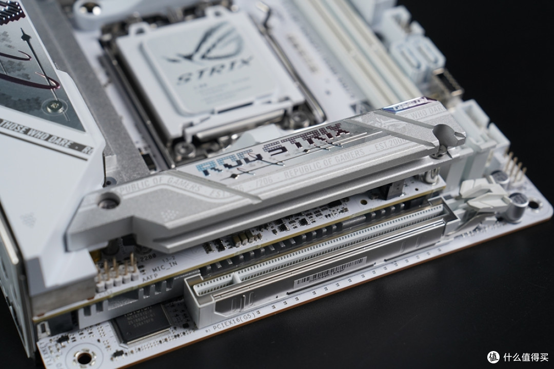 ROG STRIX B850-I GAMING WIFI7 W “迷你吹雪”开箱体验!