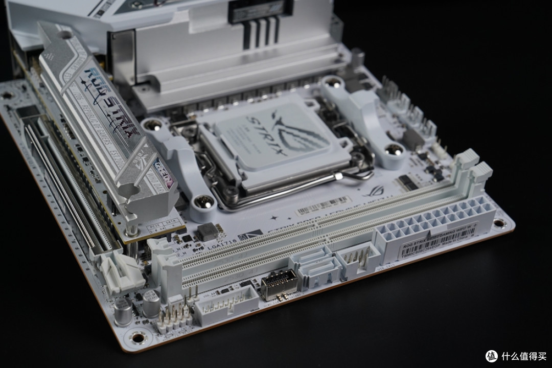 ROG STRIX B850-I GAMING WIFI7 W “迷你吹雪”开箱体验!