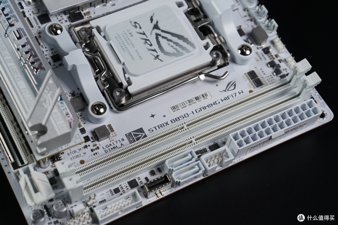 ROG STRIX B850-I GAMING WIFI7 W “迷你吹雪”开箱体验!