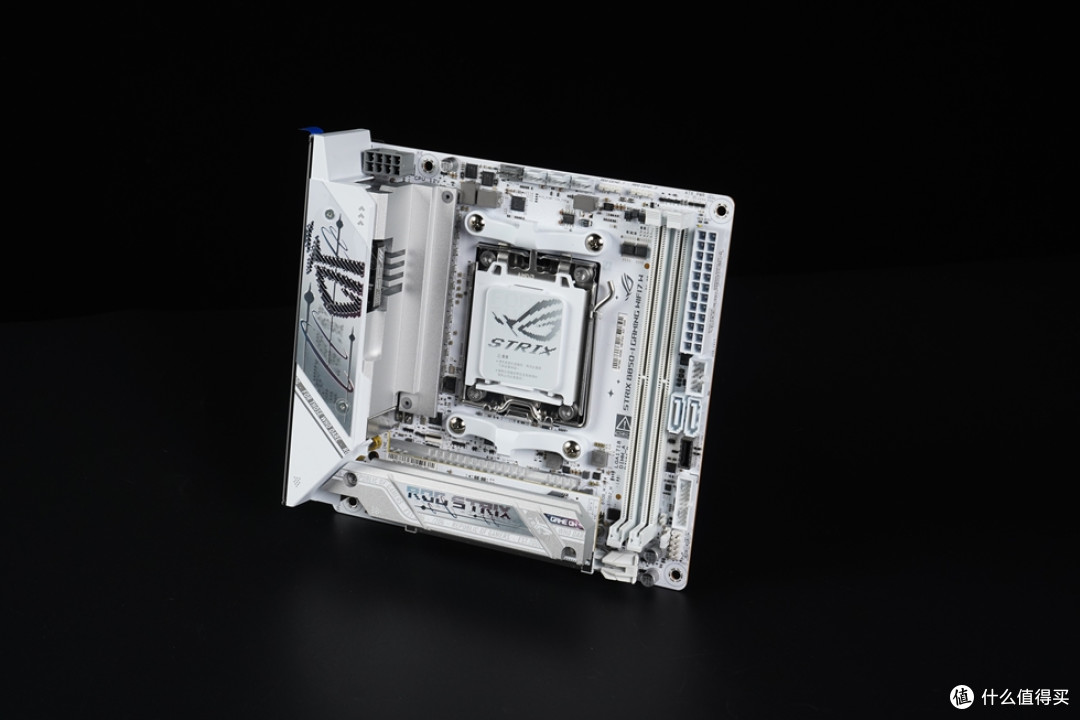 ROG STRIX B850-I GAMING WIFI7 W “迷你吹雪”开箱体验!