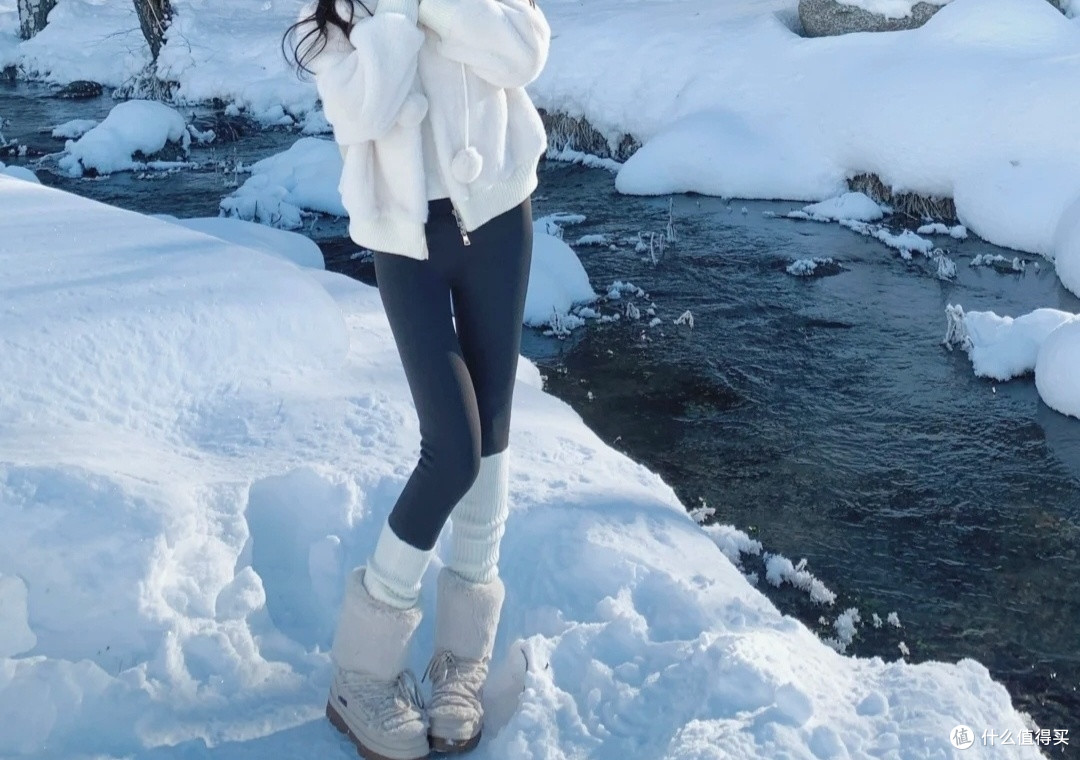 冬季雪景穿搭秘籍:跳出纯白