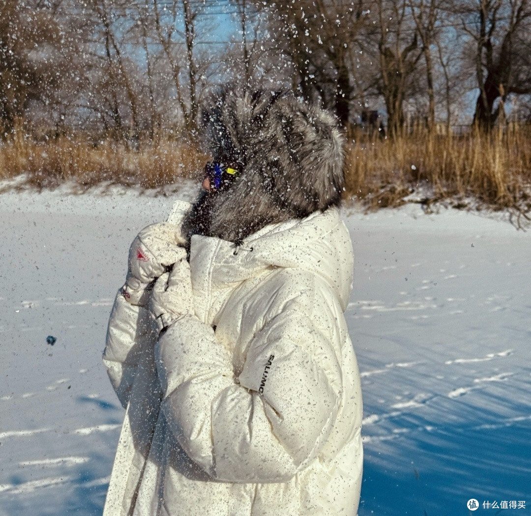 冬季雪景穿搭秘籍:跳出纯白