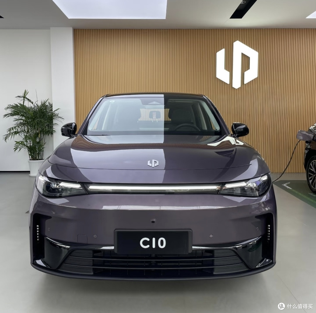 零跑C10：解锁出行新体验，舒适智能两不误