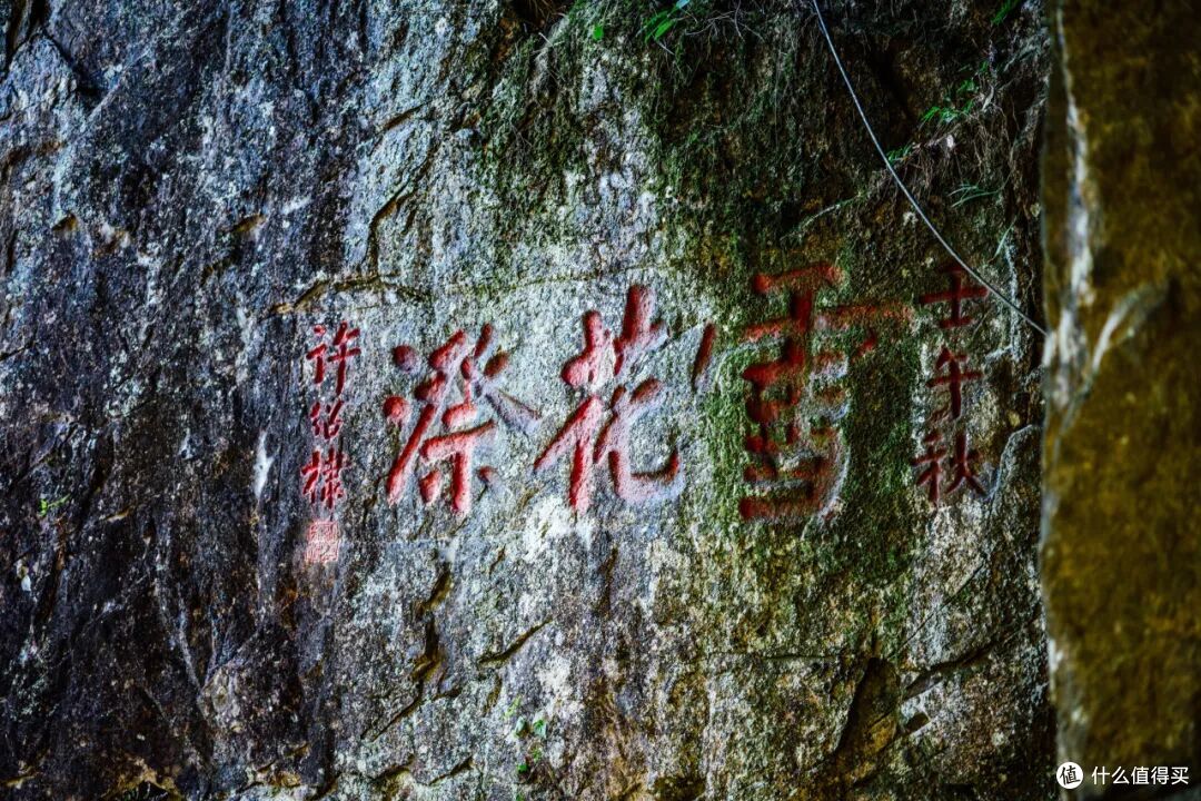 这个人少景美的避世小城,距离顶流度假地,只有一个火车站的距离