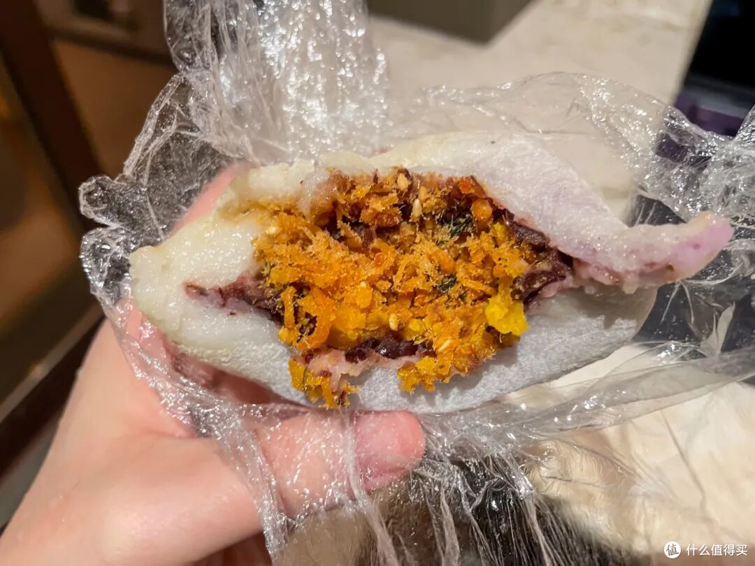 这个人少景美的避世小城,距离顶流度假地,只有一个火车站的距离