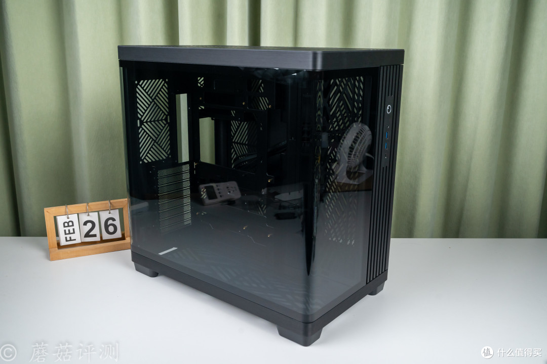 空间巨大,散热优秀,微星X870E暗黑主板搭配乔思伯TK4机箱 装机