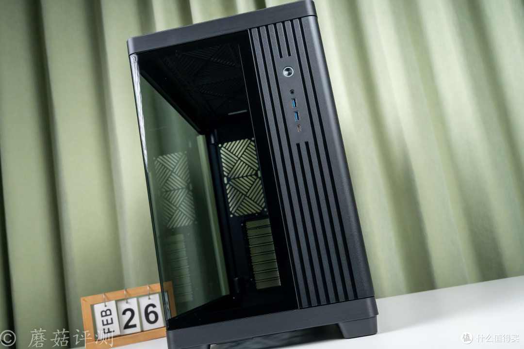 空间巨大,散热优秀,微星X870E暗黑主板搭配乔思伯TK4机箱 装机