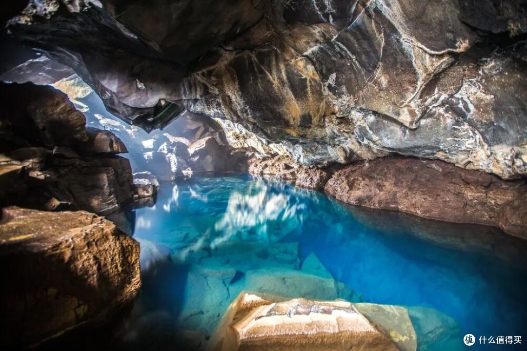 都说消费降级,你们春节报四万旅行团的手速是租来的?