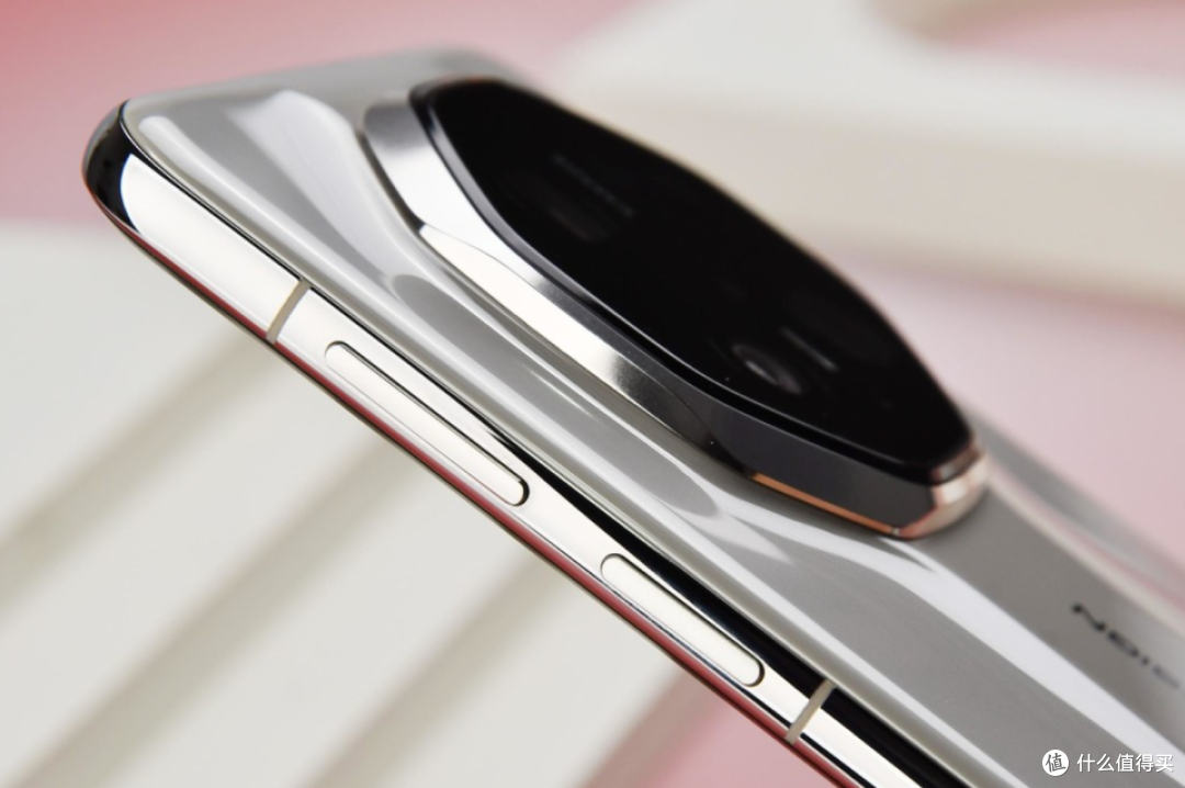 华为Mate70RS重回低价,16GB+512GB跳水2100元,麒麟9020+IP69