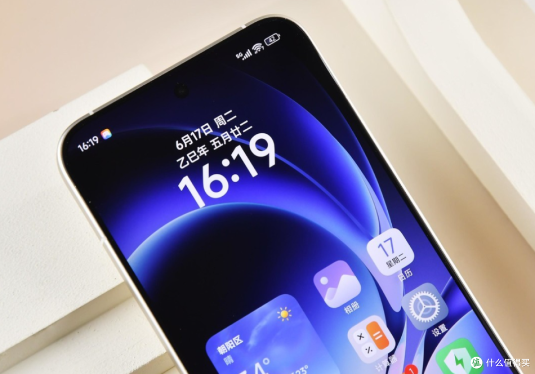 小米目前值得捡漏的一款手机,从3299元跌至2627元,16GB+512GB