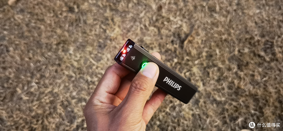 飞利浦紫光鉴定+激光手电筒,除了照明还能干更多