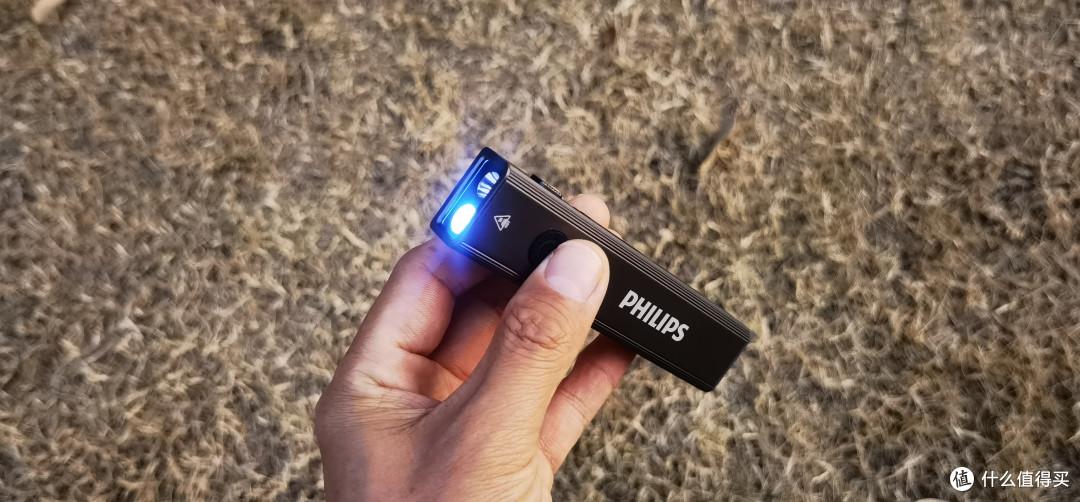 飞利浦紫光鉴定+激光手电筒,除了照明还能干更多