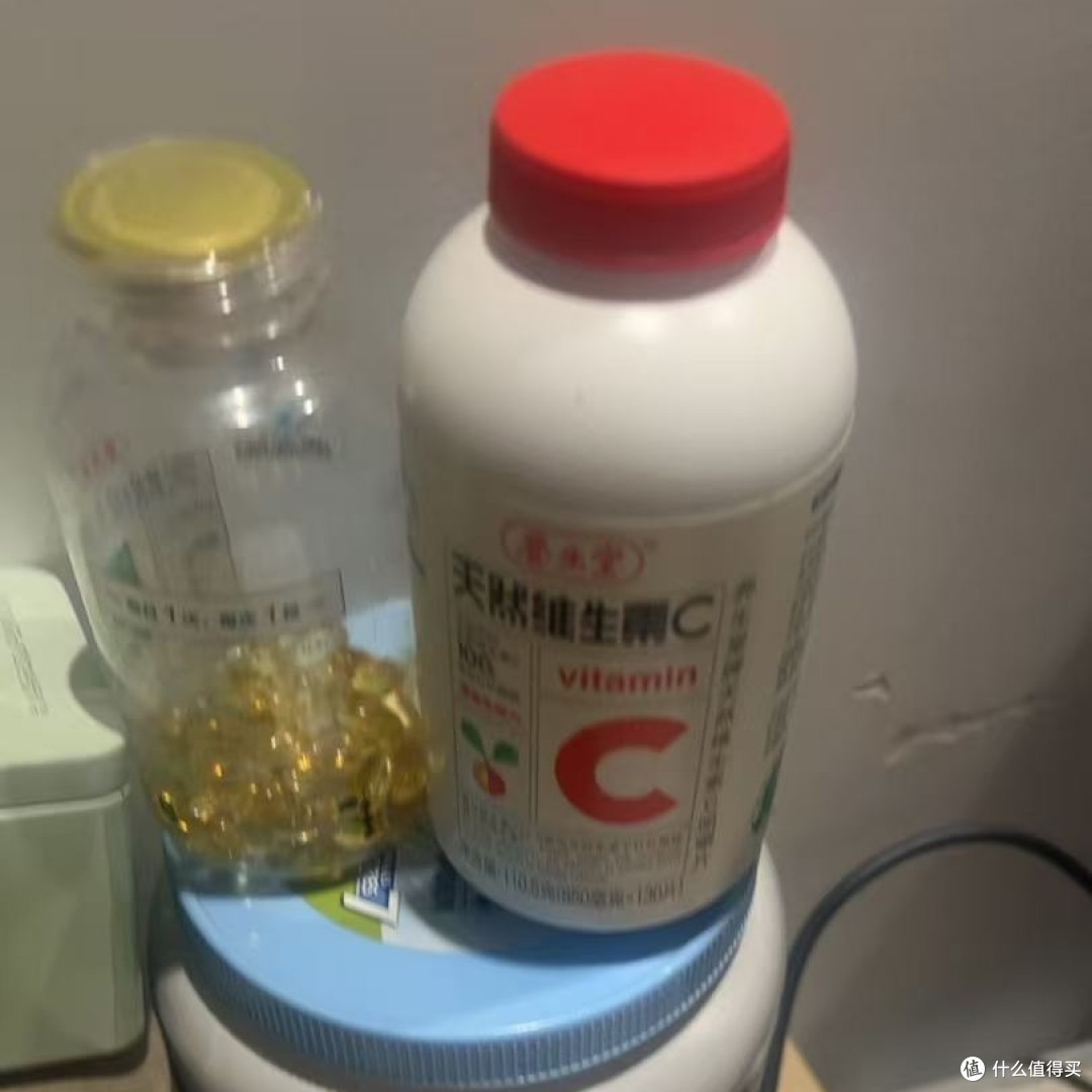 姐姐用，妈妈用，我也在用，真的很好用，推荐给大家。口服，外用都可以，悄悄的告诉你，比买面膜合适，功效杠杠滴，补水，养肤，祛斑，紧致，光泽。女人定要以油养肤。 熬夜的小姐们，也可以入手他家维生素B。