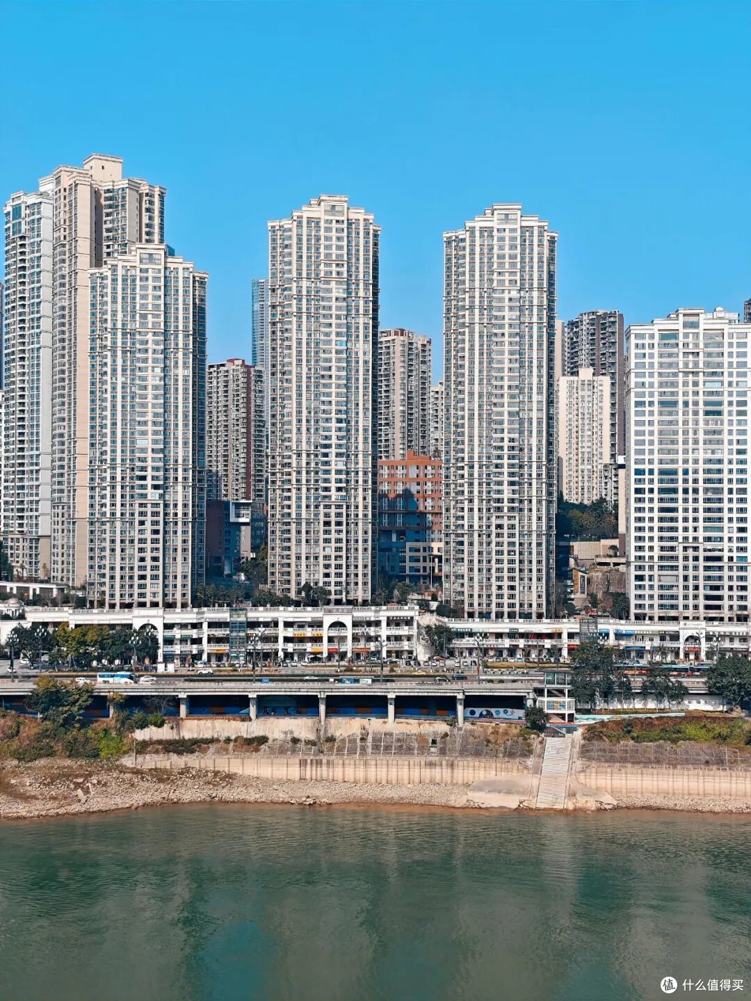 有一种痛苦叫“买了54层”,不好住又卖不掉,彻底沦为“不动产”