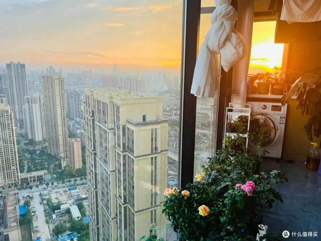 有一种痛苦叫“买了54层”,不好住又卖不掉,彻底沦为“不动产”