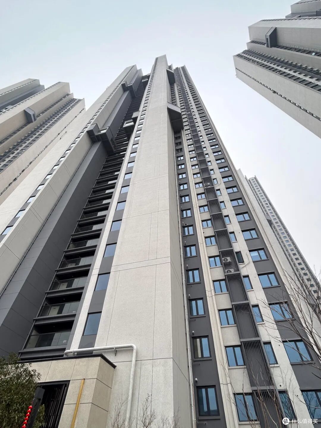 有一种痛苦叫“买了54层”,不好住又卖不掉,彻底沦为“不动产”
