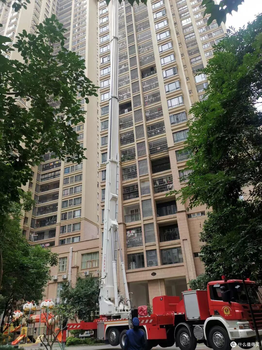 有一种痛苦叫“买了54层”,不好住又卖不掉,彻底沦为“不动产”