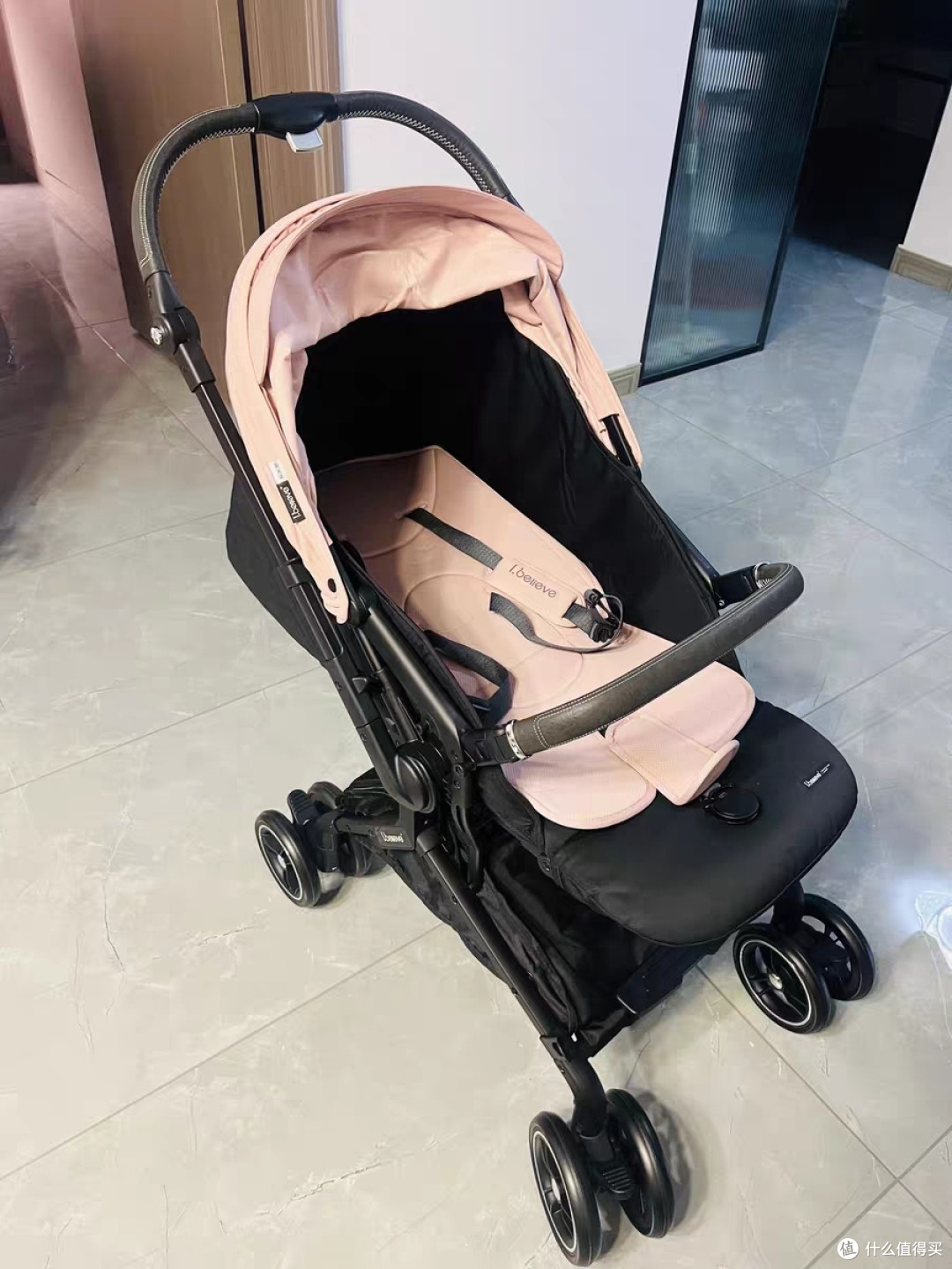 爱贝丽MAX6婴儿车轻便设计
