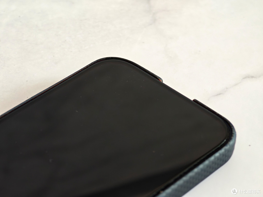 颜值与安全并存！能发光的PITAKA凯夫拉手机壳让你的iPhone炫起来