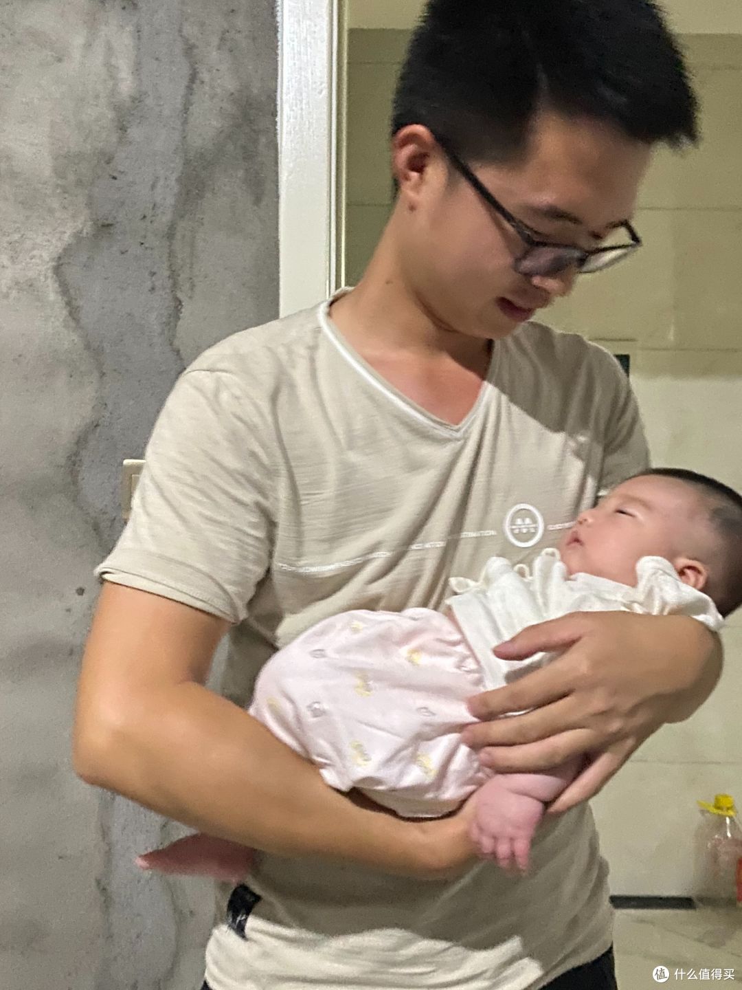 育儿减负从泡奶机开始！二胎奶爸亲测Kiwy全自动泡奶机精准又省心