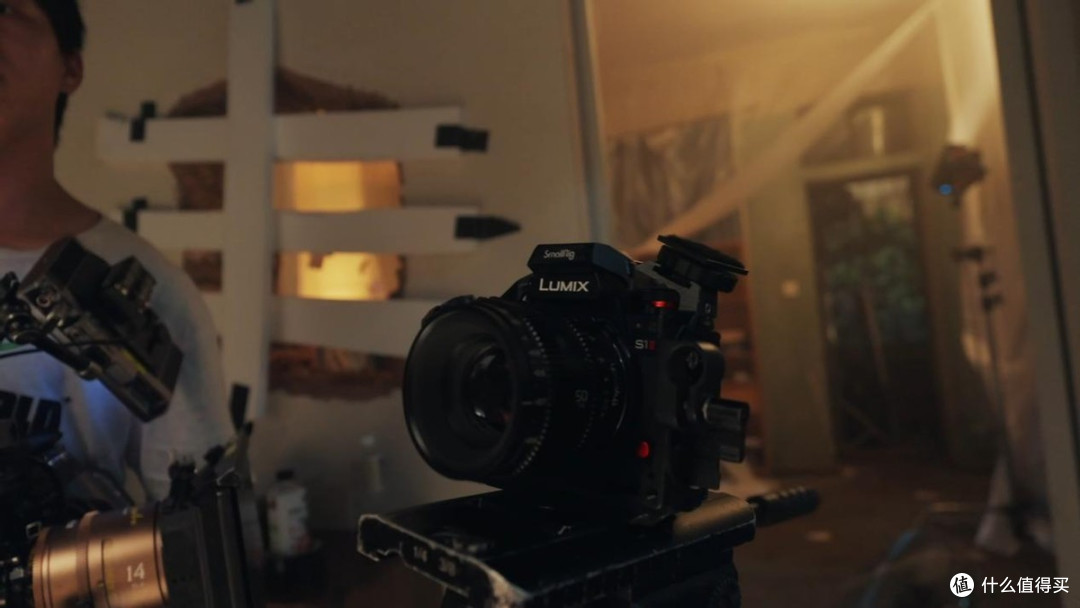 LUMIX S1M2+ARRI LogC3 共同编织《墙洞》
阿莱级电影质感触手可及