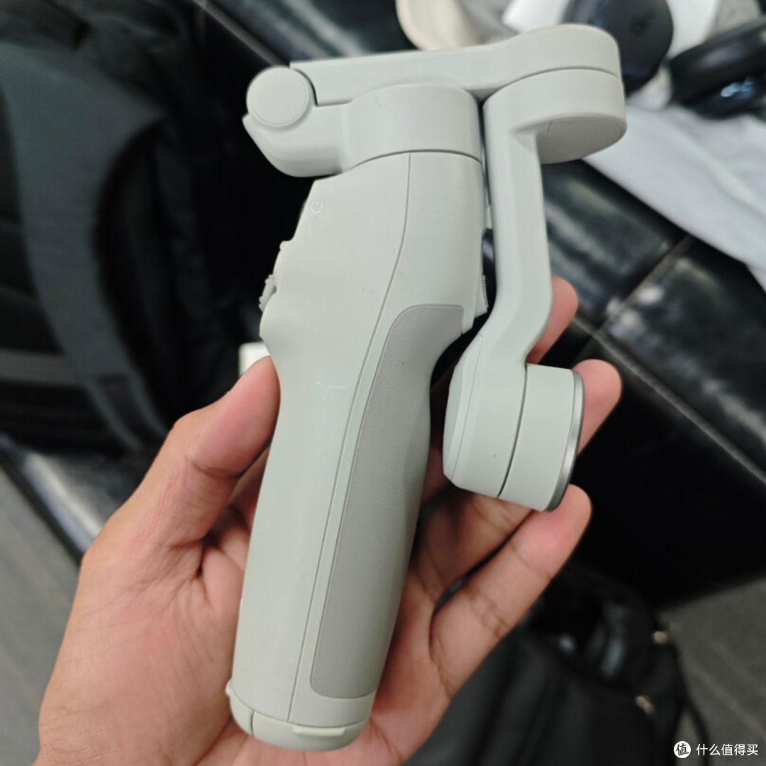 终于不用修防抖了:我陪她测了一周Osmo Mobile 7