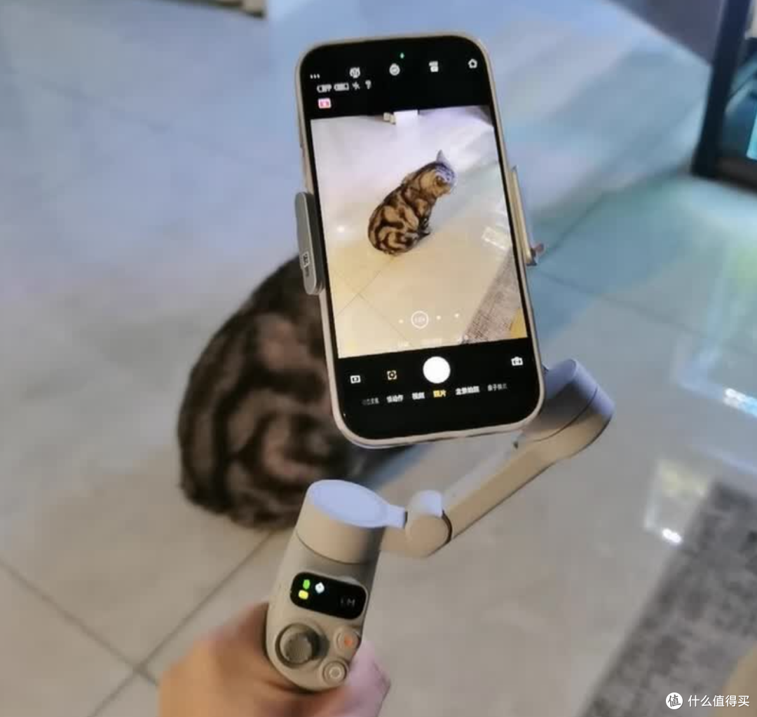 终于不用修防抖了:我陪她测了一周Osmo Mobile 7