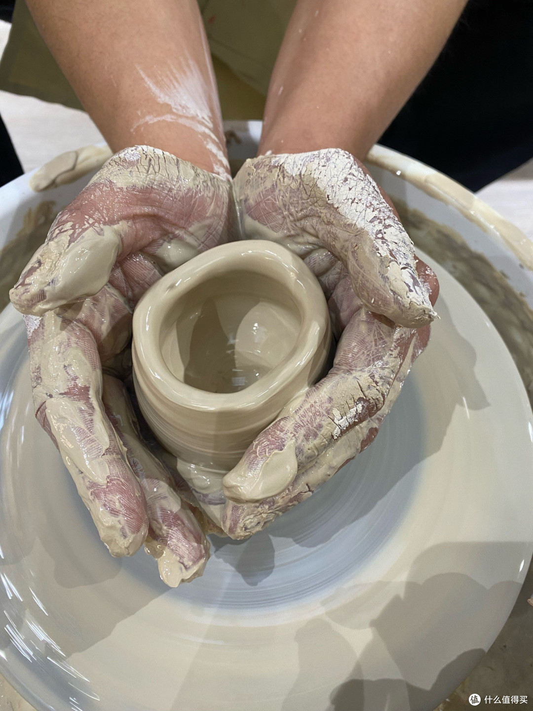 指尖造物：手作陶艺的治愈与匠心之旅