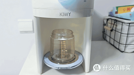 敏宝喂养救赎!KIWY泡奶机升降接粉 + 克级称重,老人带娃也不怕