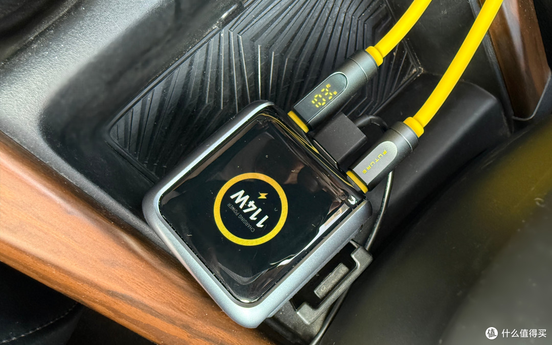 别羡慕电动汽车!用奥海智能车充,旧车也可直接给笔记本电脑充电