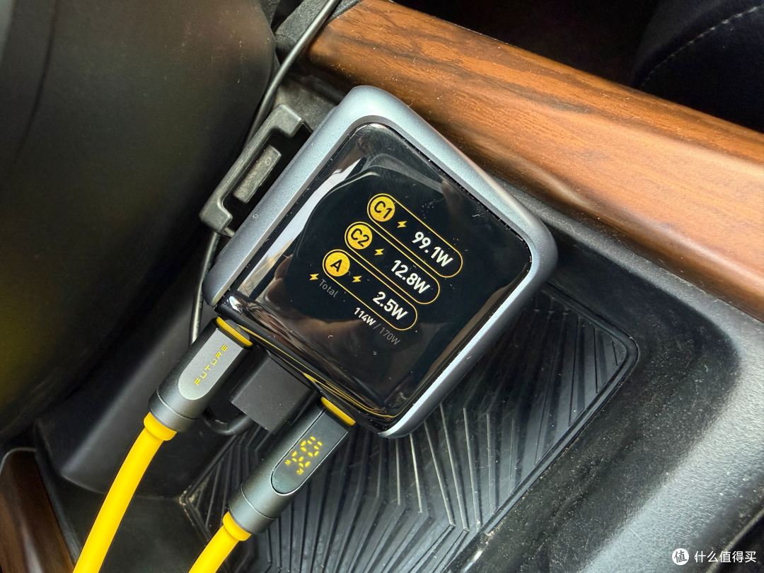 别羡慕电动汽车!用奥海智能车充,旧车也可直接给笔记本电脑充电