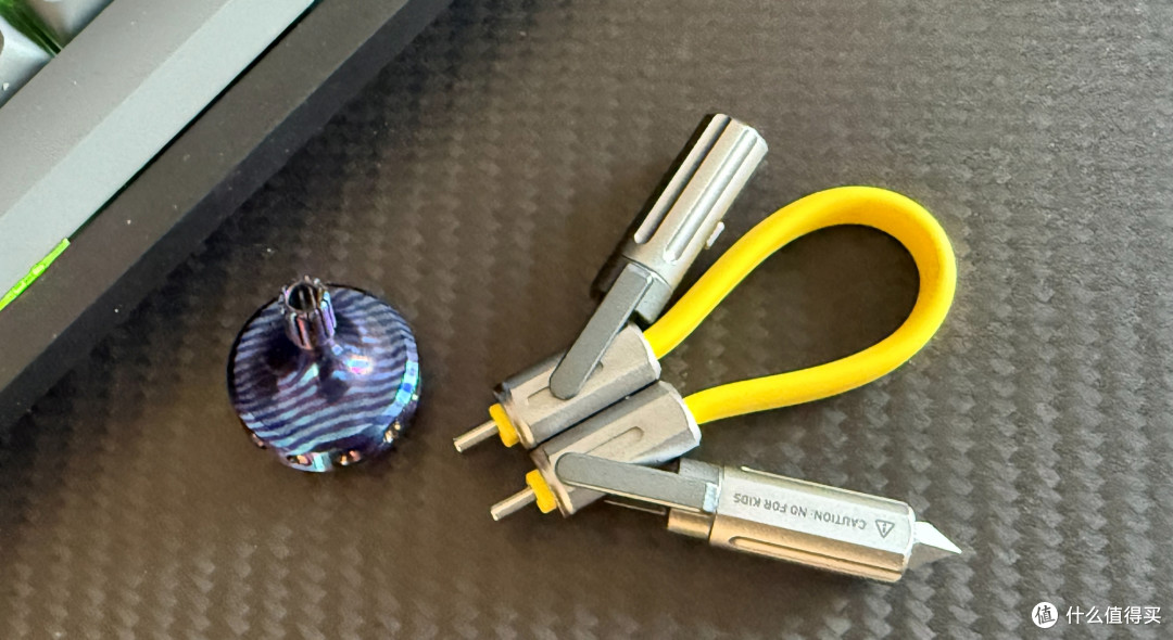 别羡慕电动汽车!用奥海智能车充,旧车也可直接给笔记本电脑充电