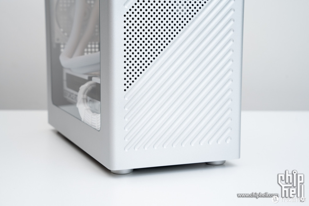 精致游戏主机，华硕 B850M + 影驰 5070 Ti 金属大师 + COOJ Z18