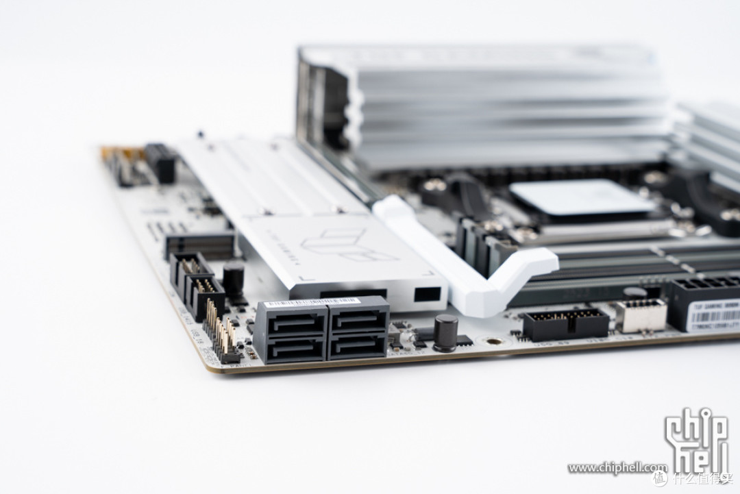 精致游戏主机，华硕 B850M + 影驰 5070 Ti 金属大师 + COOJ Z18