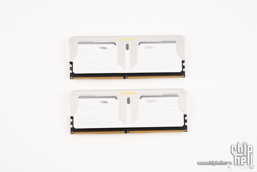 精致游戏主机，华硕 B850M + 影驰 5070 Ti 金属大师 + COOJ Z18