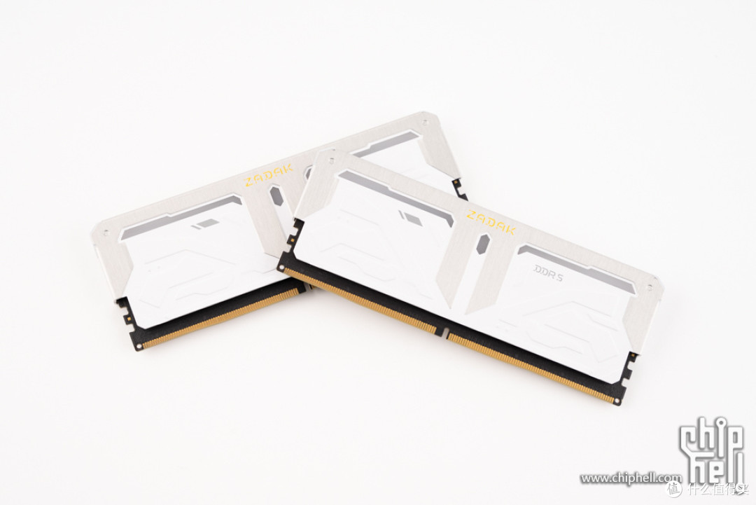精致游戏主机，华硕 B850M + 影驰 5070 Ti 金属大师 + COOJ Z18