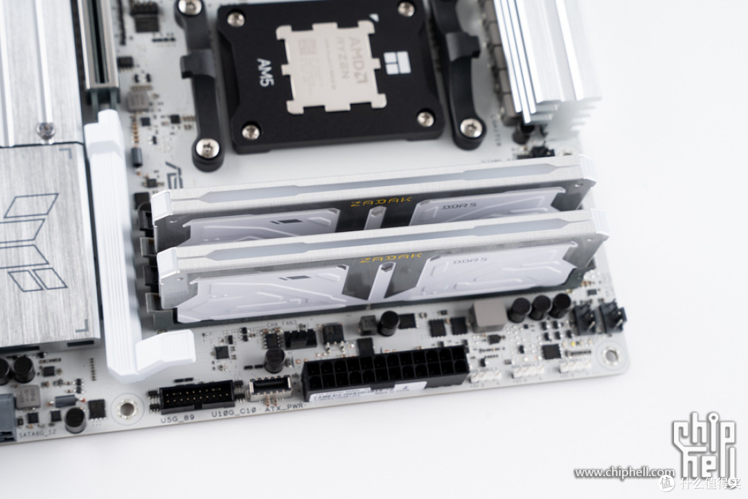 精致游戏主机，华硕 B850M + 影驰 5070 Ti 金属大师 + COOJ Z18