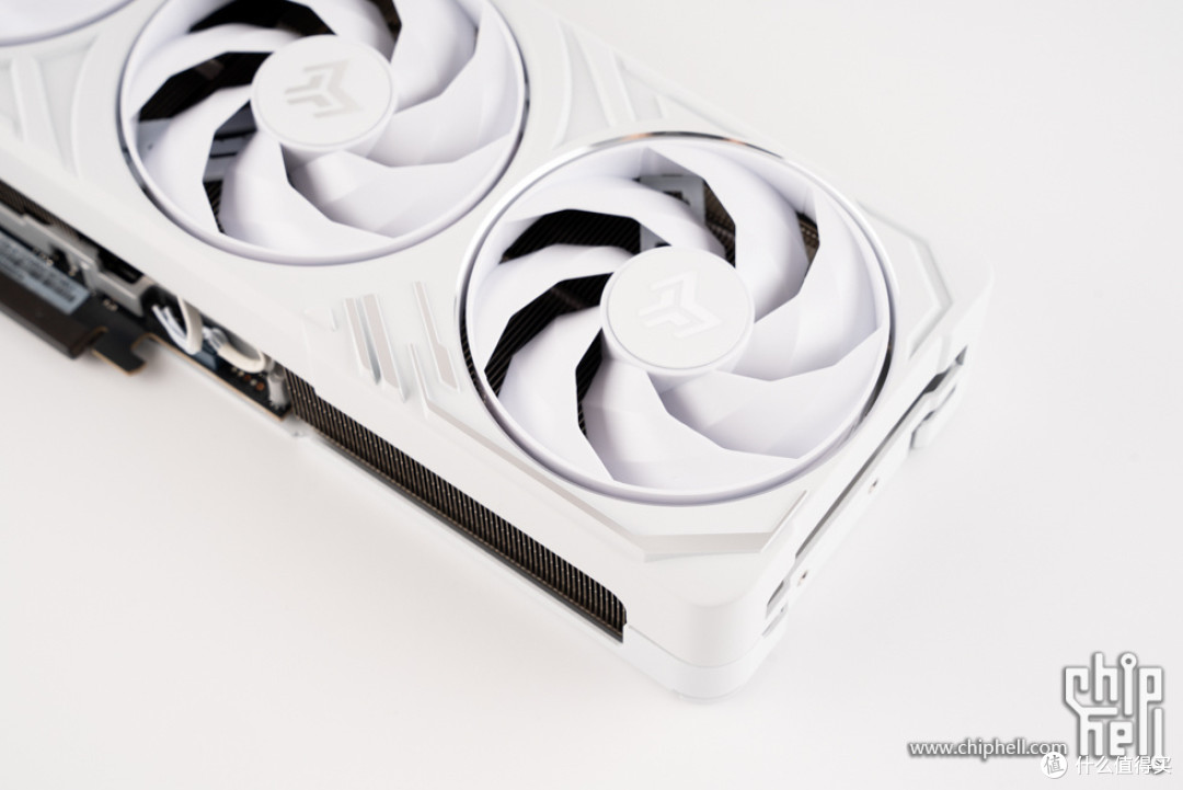 精致游戏主机，华硕 B850M + 影驰 5070 Ti 金属大师 + COOJ Z18