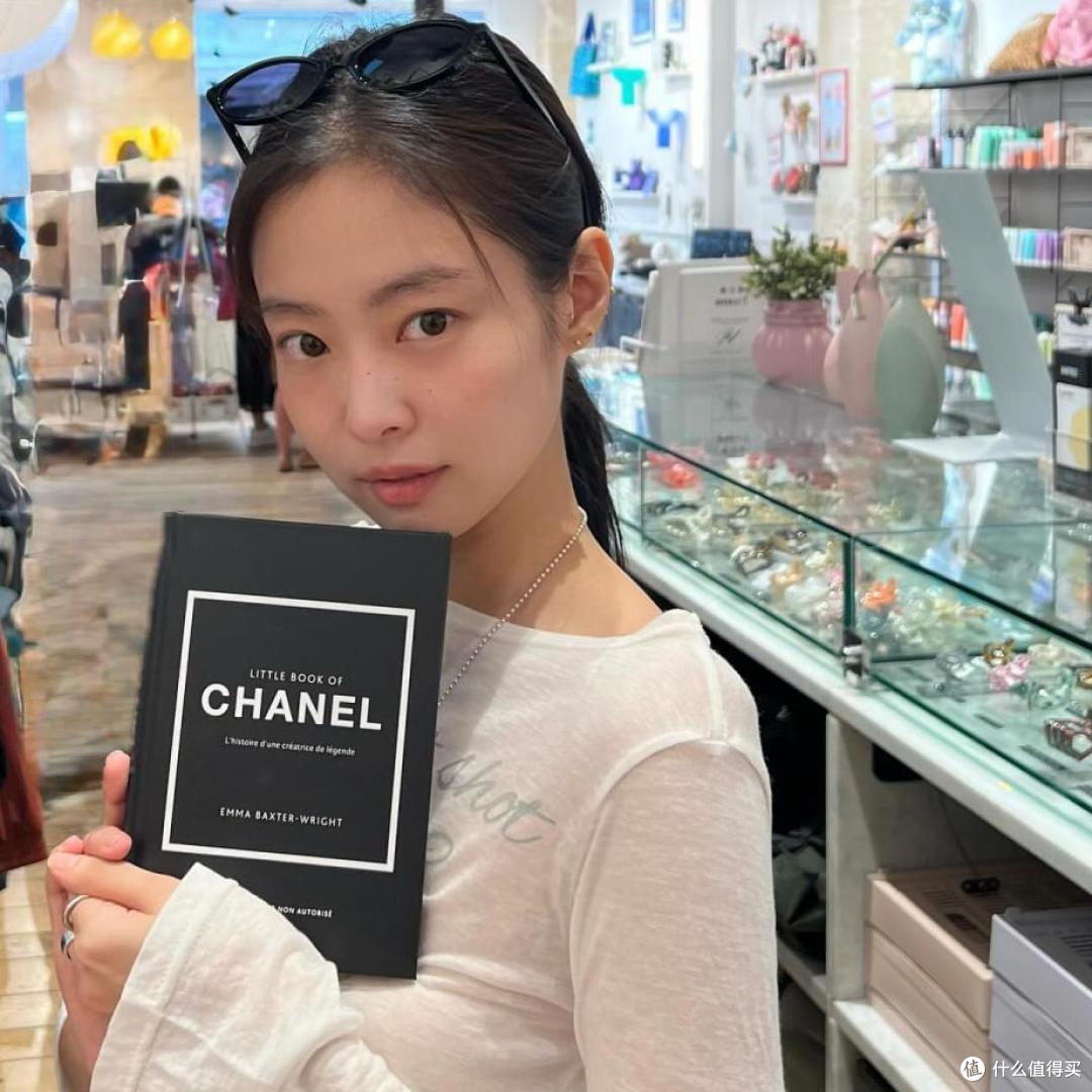逆向美学潮流:无睫妆,秋冬很火的美妆趋势,展现自在真实的样貌