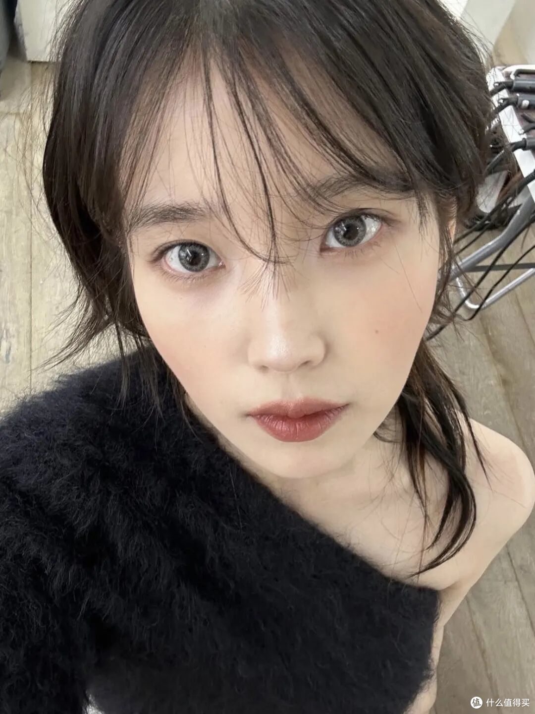 逆向美学潮流:无睫妆,秋冬很火的美妆趋势,展现自在真实的样貌