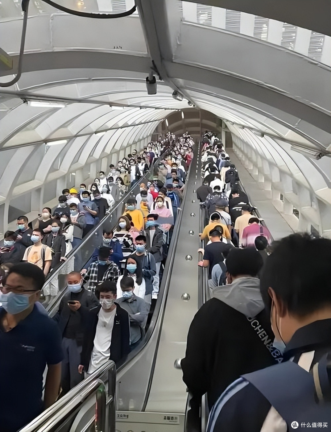 北京地铁一年亏损229亿！全国只有5座盈利，爆满的地铁为何还会赔