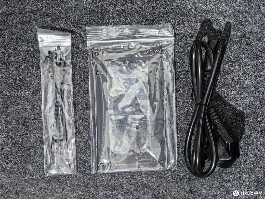 一台雷电5显卡坞,笔记本电脑也能外接5090!磐镭Link S-3实测
