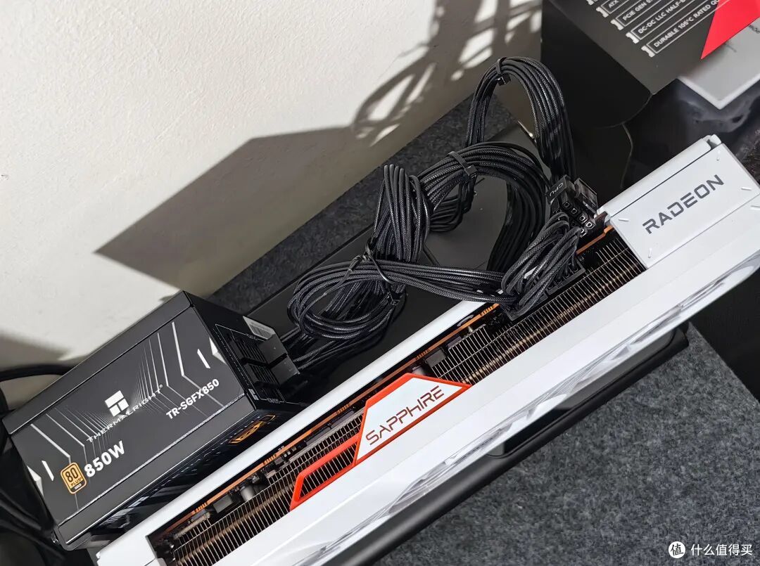一台雷电5显卡坞,笔记本电脑也能外接5090!磐镭Link S-3实测
