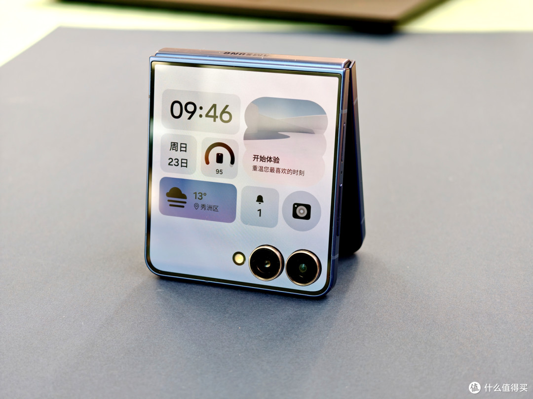 三星Galaxy Z Flip7上手:全能超窄边框外屏打动我心