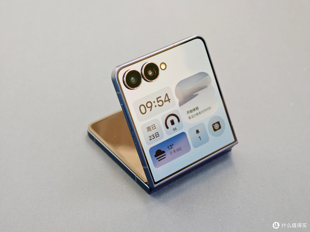 三星Galaxy Z Flip7上手:全能超窄边框外屏打动我心