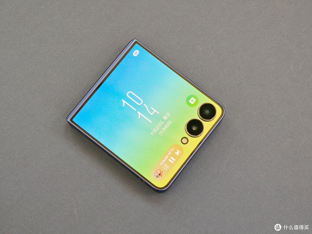 三星Galaxy Z Flip7上手:全能超窄边框外屏打动我心